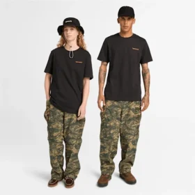 T-Shirts mit Logo auf Vorder- und Rückseite